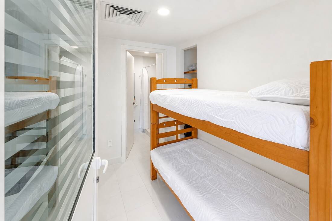 Service quarters with ensuite bath