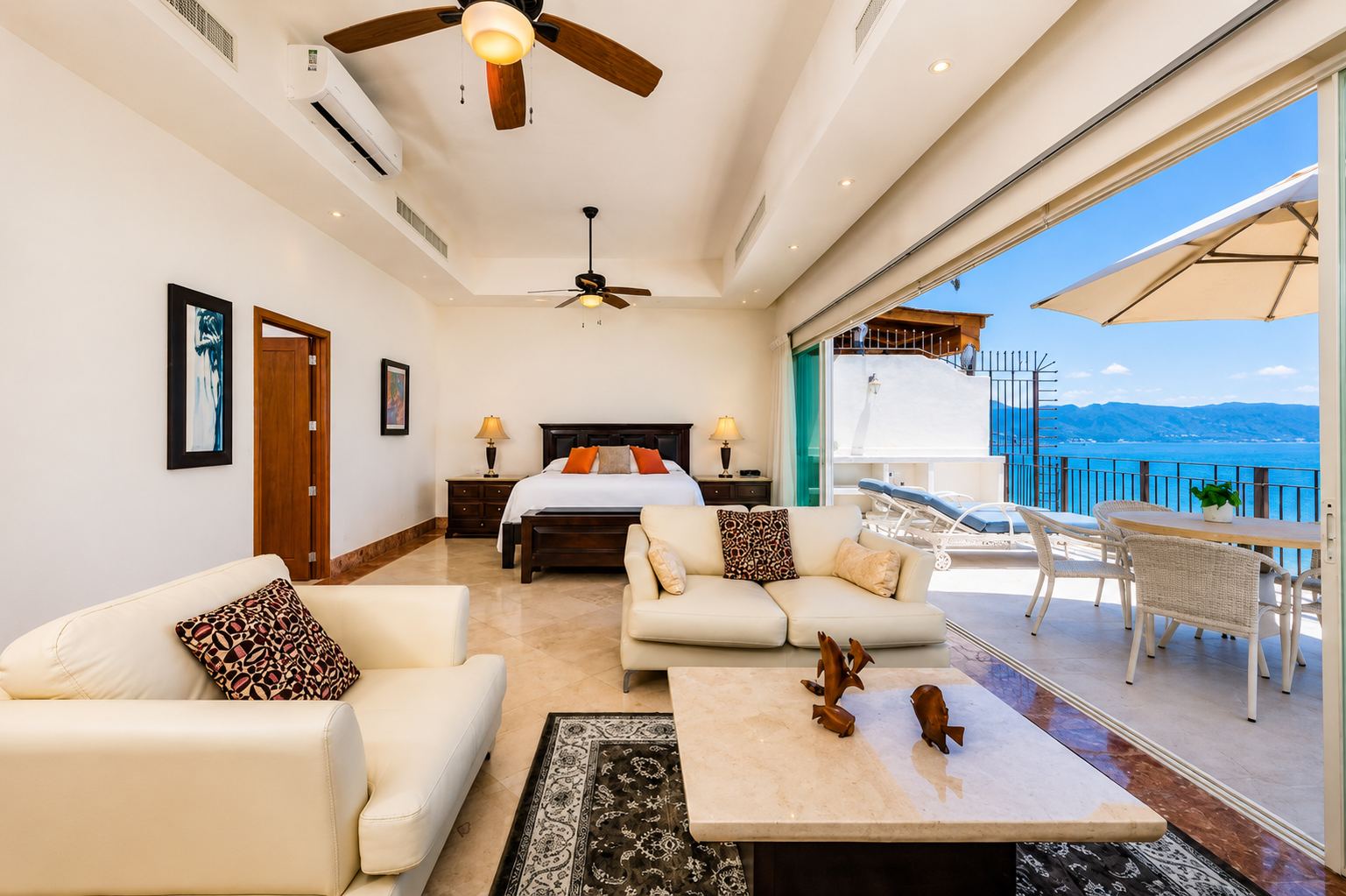 Bedroom & Sitting Area