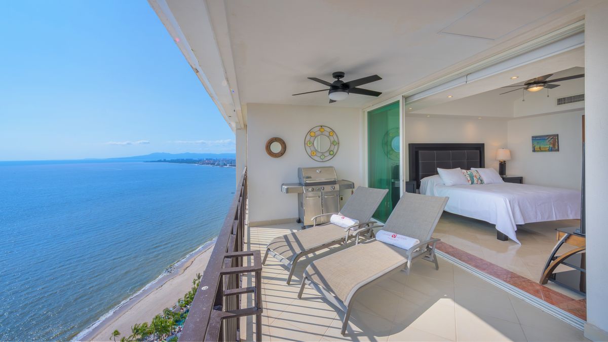Terrace with built-in grill and loungers above the beach, Penthouse 2