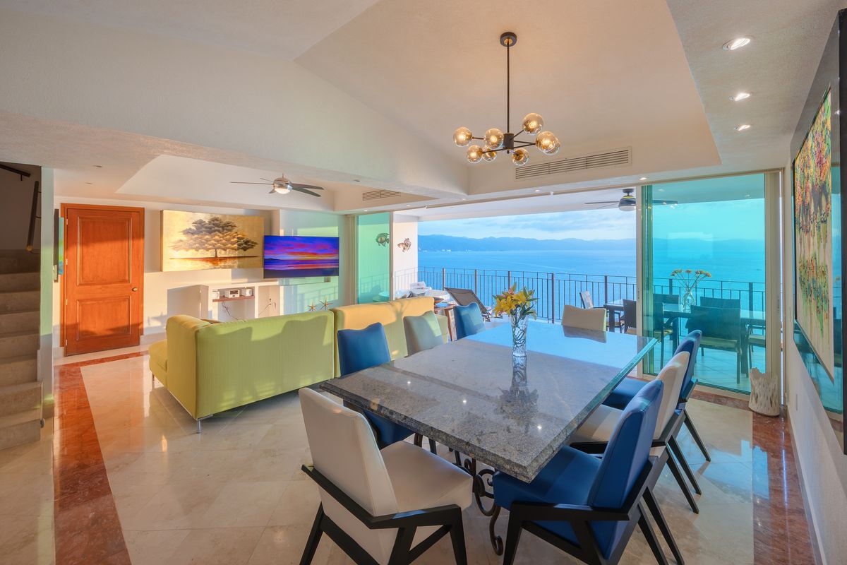 Great room and dining area opening to the ocean terrace, Penthouse 2